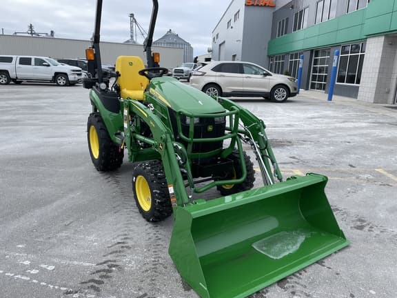 Image of John Deere 2025R equipment image 3