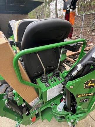 Image of John Deere 2025R equipment image 2