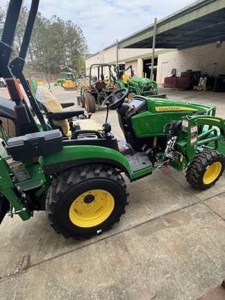 Image of John Deere 2025R equipment image 3