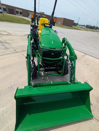 Image of John Deere 2025R equipment image 4