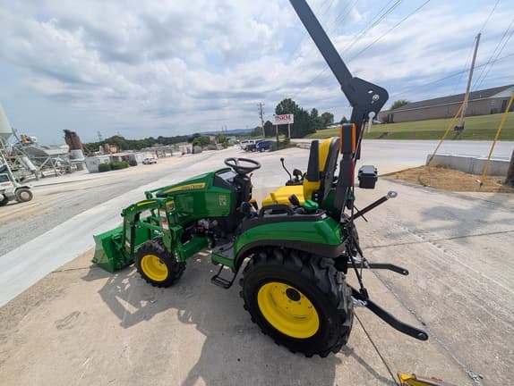 Image of John Deere 2025R equipment image 2