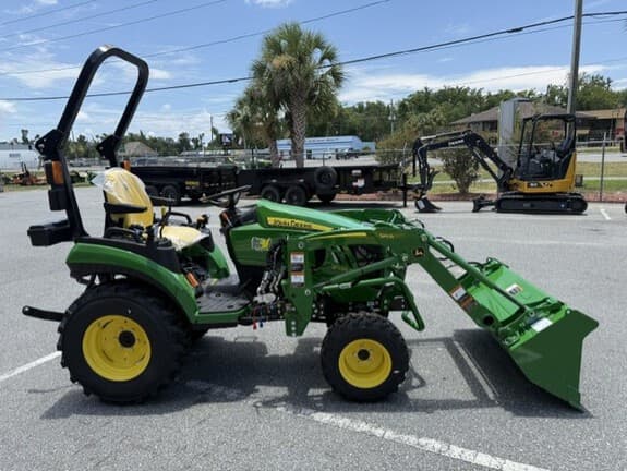Image of John Deere 2025R equipment image 2