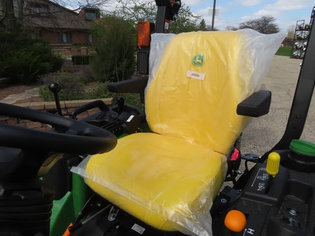 Image of John Deere 2025R equipment image 4