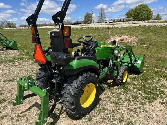 Image of John Deere 2025R equipment image 3