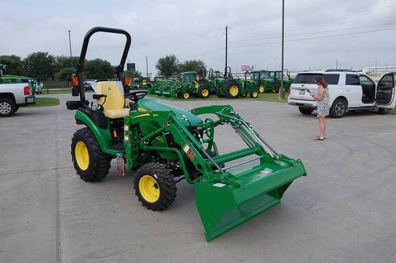 Image of John Deere 2025R equipment image 3
