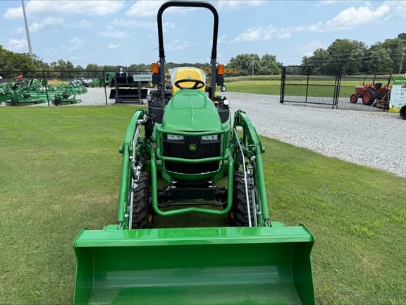 Image of John Deere 2025R equipment image 2