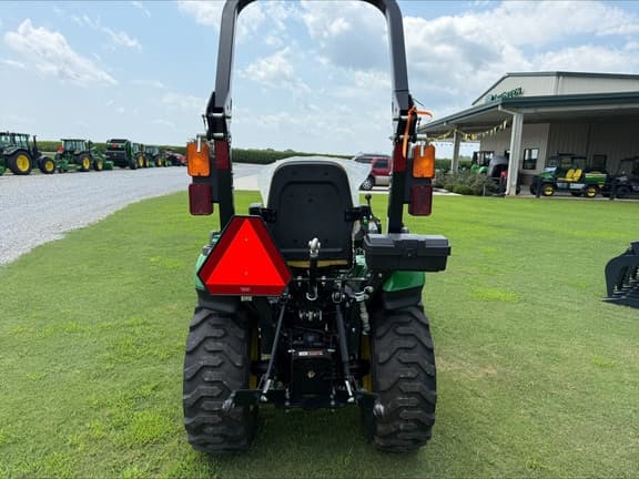 Image of John Deere 2025R equipment image 3