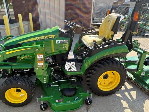 2026 John Deere 2025R Equipment Image0