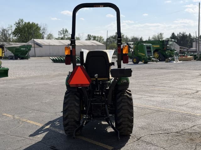Image of John Deere 2025R equipment image 3