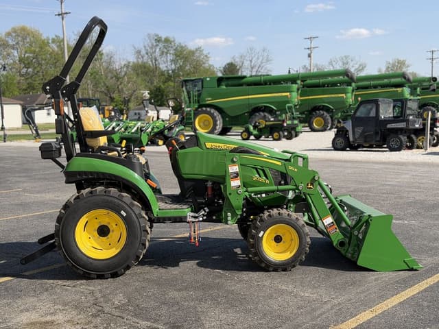 Image of John Deere 2025R equipment image 4