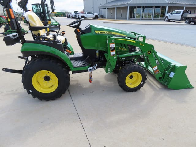 Image of John Deere 2025R equipment image 3