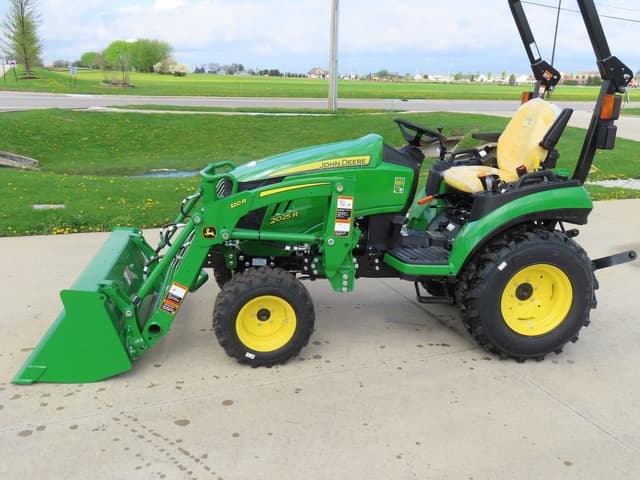 Image of John Deere 2025R equipment image 1