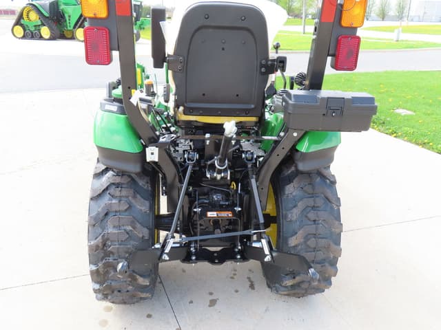 Image of John Deere 2025R equipment image 2