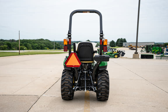 Image of John Deere 2025R equipment image 4