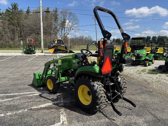 Image of John Deere 2025R equipment image 3