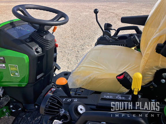 Image of John Deere 2025R equipment image 4