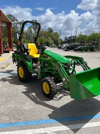 Image of John Deere 2025R equipment image 3