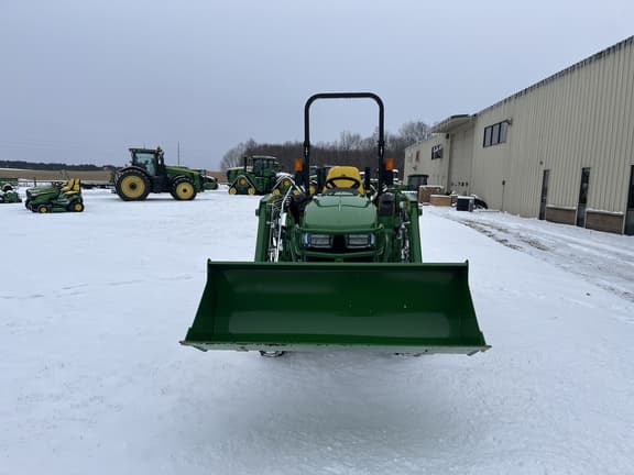 Image of John Deere 2032R equipment image 2