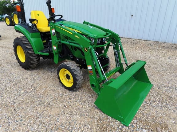 Image of John Deere 2032R equipment image 2