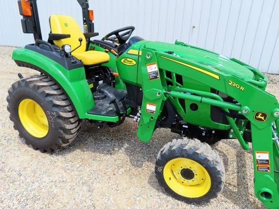 Image of John Deere 2032R equipment image 3