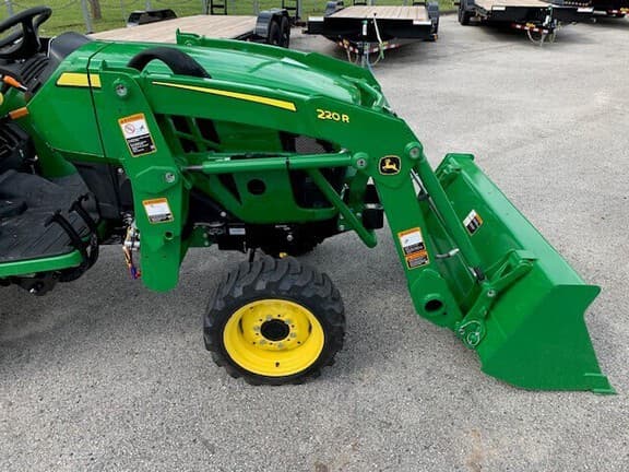 Image of John Deere 2032R equipment image 4