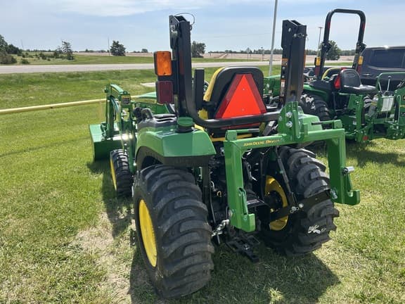 Image of John Deere 2032R equipment image 2