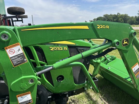 Image of John Deere 2032R equipment image 4