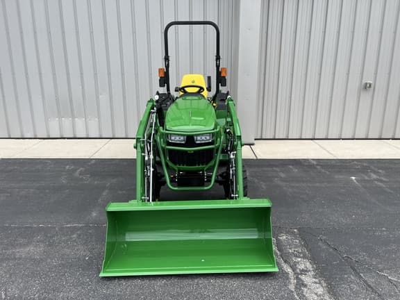 Image of John Deere 2032R equipment image 3