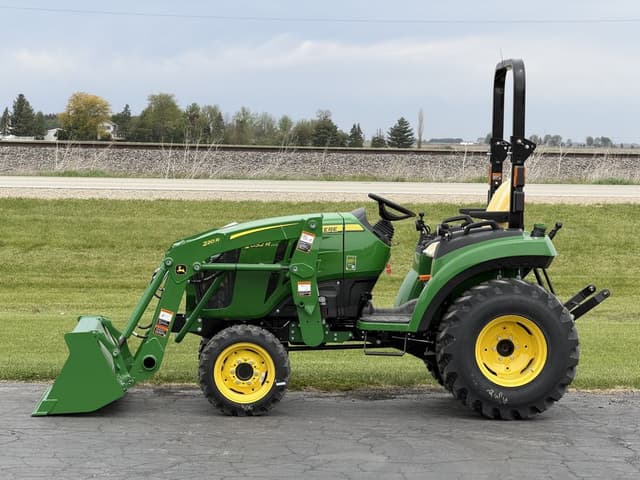 Image of John Deere 2032R equipment image 2