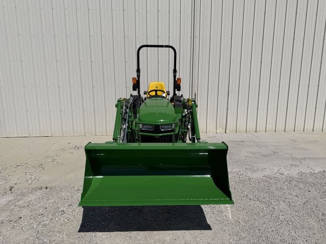 Image of John Deere 2032R equipment image 1