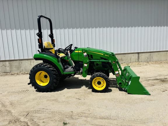 Image of John Deere 2032R equipment image 2