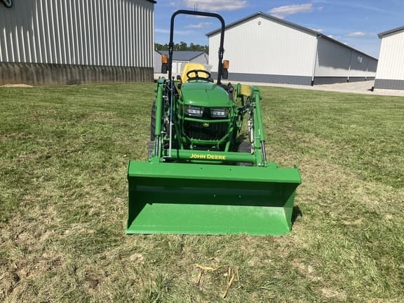Image of John Deere 2032R equipment image 1