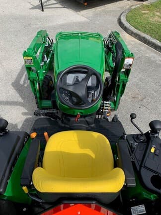 Image of John Deere 2032R equipment image 3