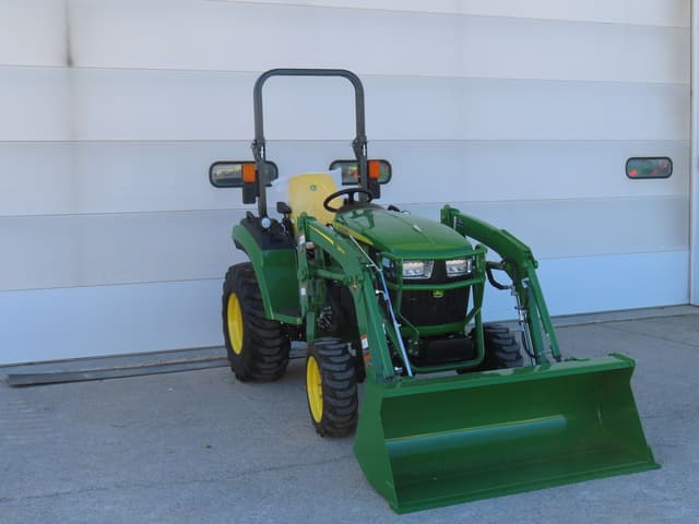 Image of John Deere 2032R equipment image 1