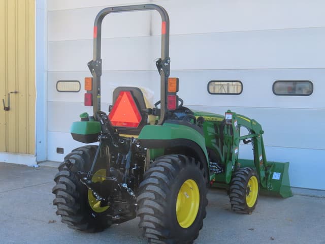 Image of John Deere 2032R equipment image 4