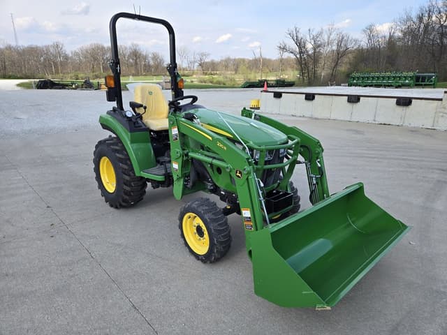 Image of John Deere 2032R equipment image 3