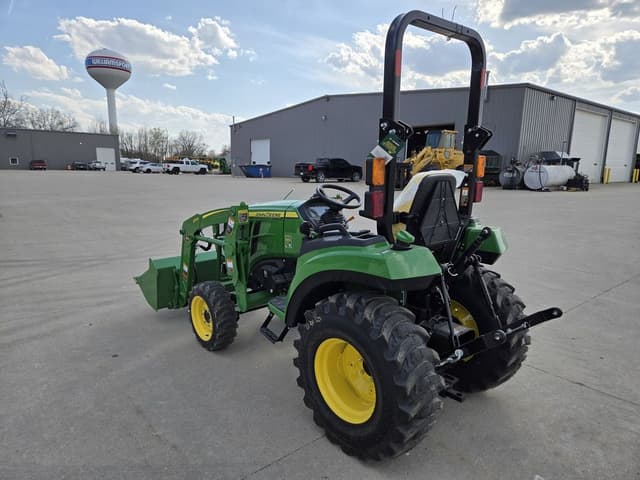 Image of John Deere 2032R equipment image 3