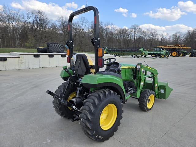 Image of John Deere 2032R equipment image 2