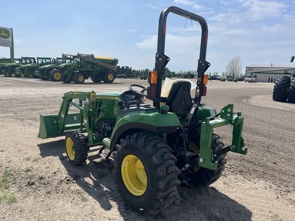 Image of John Deere 2032R equipment image 3