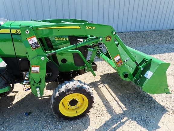 Image of John Deere 2038R equipment image 4