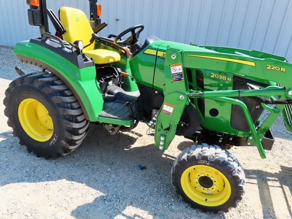 Image of John Deere 2038R equipment image 3