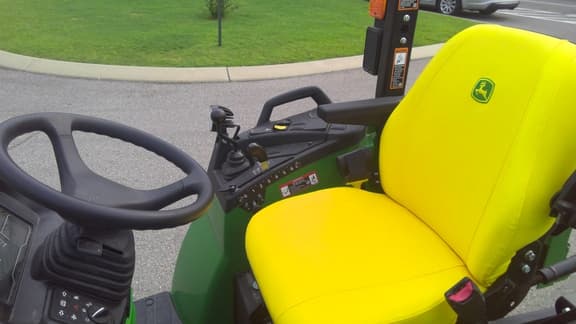 Image of John Deere 2038R equipment image 4