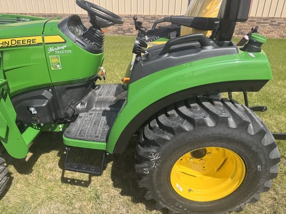 Image of John Deere 2038R equipment image 4
