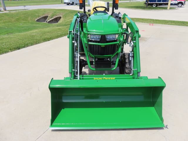 Image of John Deere 2038R equipment image 4