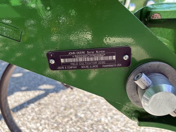 Image of John Deere 2230FH equipment image 4
