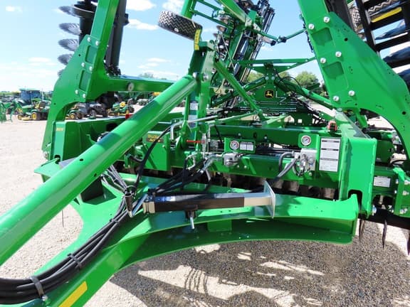 Image of John Deere 2660VT equipment image 4