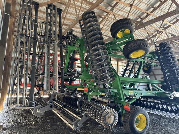 Image of John Deere 2660VT equipment image 1
