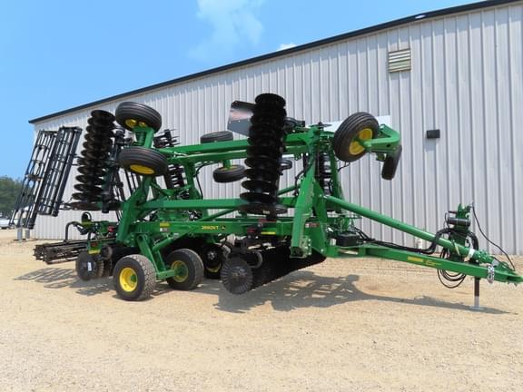 Image of John Deere 2660VT equipment image 1