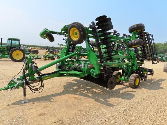 Image of John Deere 2660VT equipment image 3