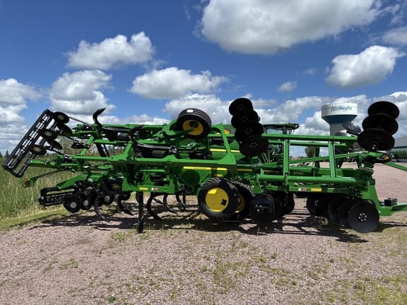 Image of John Deere 2730 equipment image 1